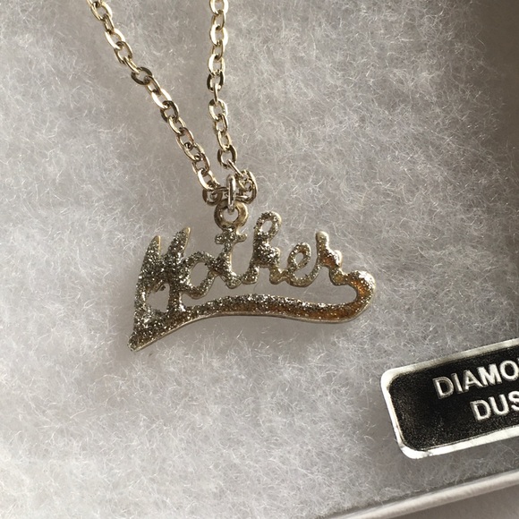 “Mom” Necklace - Perfect for Mothers Day - Picture 2 of 3